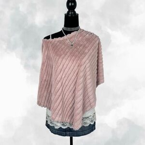 Marc New York Elegant Dusty Pink Coquette Faux Fur Soft Poncho
